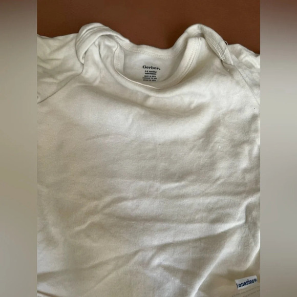 Gerber  baby boy neutral bodysuit bundle and Zara shorts - Picture 14 of 16